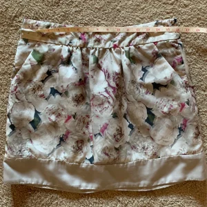 Gap Women’s 6 Beige Floral Skirts Knee Length Polyester
