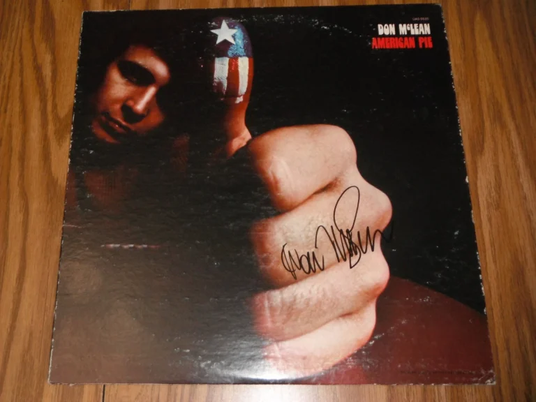 DON MCLEAN SIGNED AMERICAN PIE VINYL ALBUM