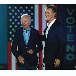 GAVIN NEWSOM signed (CALIFORNIA GOVERNOR) Democrat 8X10 photo BECKETT BP09427