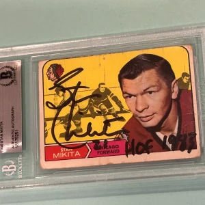 STAN MIKITA Signed 1968-69 TOPPS Card #20 Beckett BAS w/ HOF Inscription