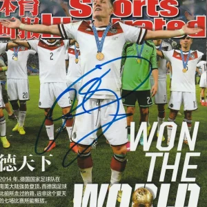 BASTIAN SCHWEINSTEIGER Signed 7/25/14 SPORTS ILLUSTRATED Beckett BAS (NO Label)