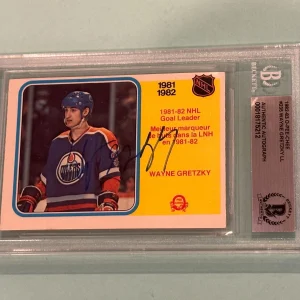 WAYNE GRETZKY Signed 1982-83 O-PEE-CHEE Goal Leader Card #235 Beckett BAS