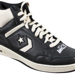 Lakers Magic Johnson Signed Right Black & White Converse Weapon Shoe  BAS Wit 1