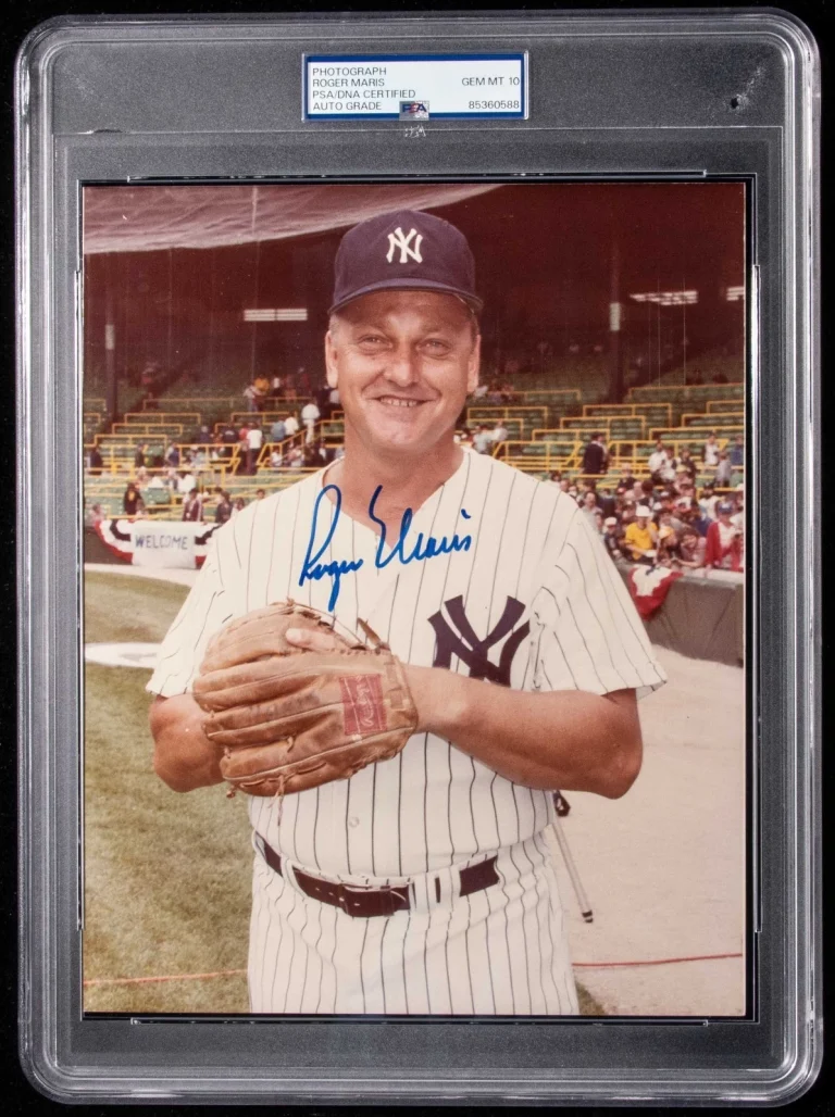 Roger Maris Signed Autographed 8x10 Photo PSA DNA Graded 10 GEM MINT