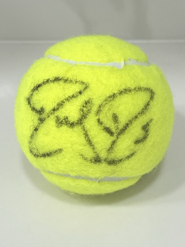 ROGER FEDERER SIGNED TENNIS BALL AUTOGRAPH BECKETT CERT LOA