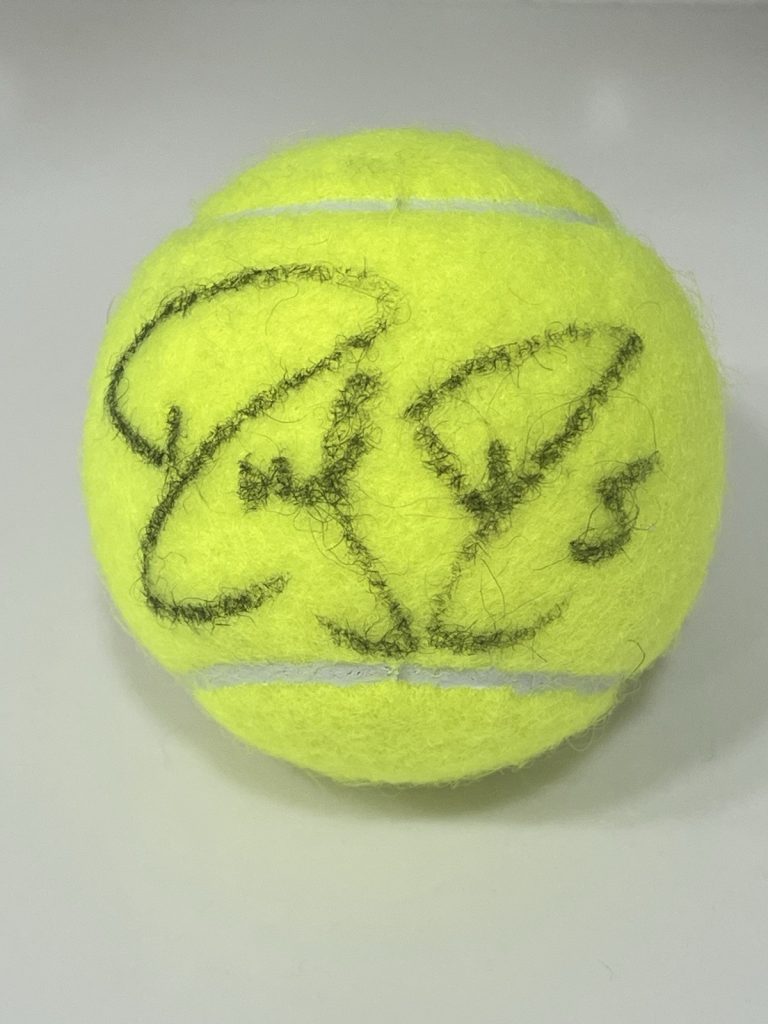 ROGER FEDERER SIGNED TENNIS BALL AUTOGRAPH BECKETT CERT LOA