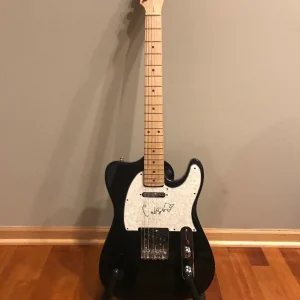 * CARLY SIMON * signed autographed electric guitar *LEGEND IN YOUR OTWN TIME* 2