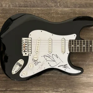 * COLLECTIVE SOUL * signed electric guitar * ED ROLAND, WILL TURPIN & JESSE * 1