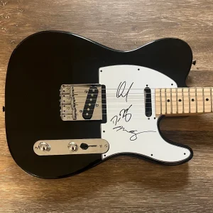 * DISTURBED * signed guitar * DAVID DRAIMAN, DAN DONEGAN & MIKE WENGREN * 1