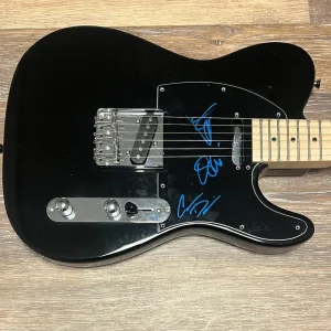 * BEARTOOTH * signed electric guitar * CALEB SHOMO , OSHIE & CONNOR *