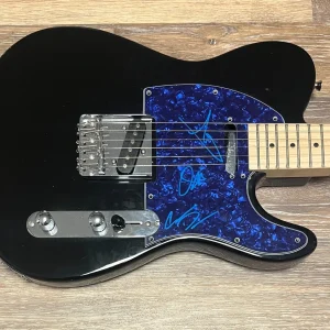 * BEARTOOTH * signed electric guitar * CALEB SHOMO , OSHIE & CONNOR *