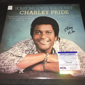 Charley Pride Signed Someone Loves You Honey Vinyl Album PSA/DNA