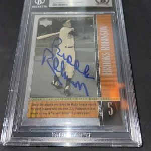 Brooks Robinson Signed 2000 Upper Deck Legends Card Baltimore Orioles Beckett