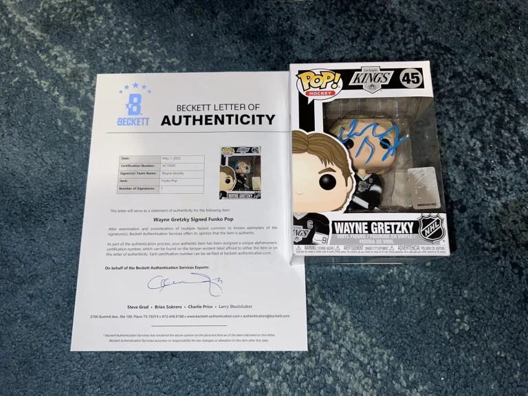 Wayne Gretzky Signed Official Los Angeles Kings Funko Pop The Great One Beckett