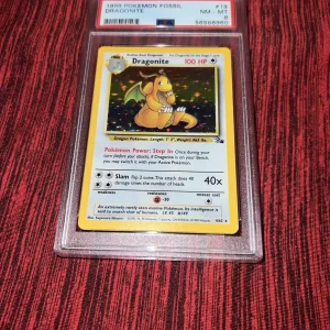 Pokémon 1999 Fossil Dragonite Holo #19 PSA NM 8