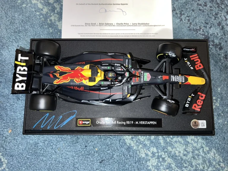 Max Verstappen Signed Official Red Bull 1:18 Model Car RB 19 Champ Beckett LOA 2