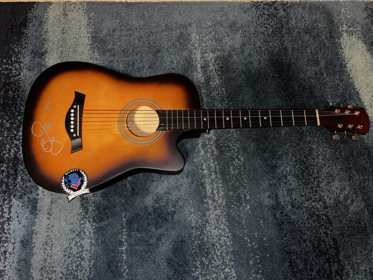 Joan Baez Signed Full Size Acoustic Guitar “Diamonds & Rust” Superstar Beckett