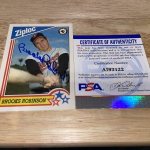 Brooks Robinson Signed Trading Card Baltimore Orioles HOF PSA/DNA