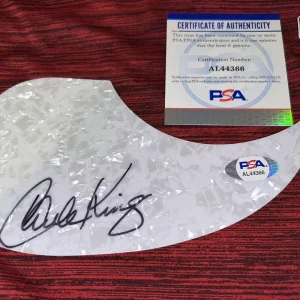 Carole King Signed Acoustic Pickguard Legendary Singer Songwriter PSA/DNA #3