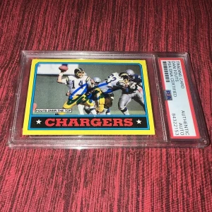 Dan Fouts ￼Signed 1986 Topps Trading Card San Diego Chargers PSA/DNA Slab #2
