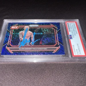 Alexander Volkanovski Signed 2023 Panini Prizm UFC Card 4/10 Blue Shimmer PSA
