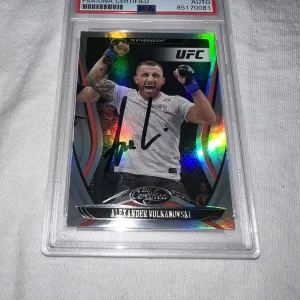 Alexander Volkanovski Signed 2022 Panini Chronicles UFC Trading Card PSA/DNA