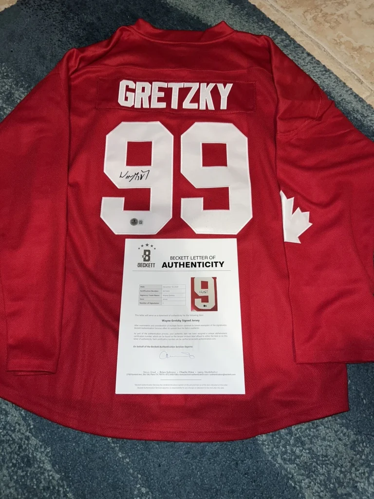 WAYNE GRETZKY SIGNED TEAM CANADA JERSEY OILERS LEGEND THE GREAT ONE BECKETT COLLECTIBLE MEMORABILIA