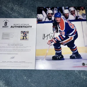 Wayne Gretzky Signed 11x14 Photo Edmonton Oilers The Great One Legend Beckett