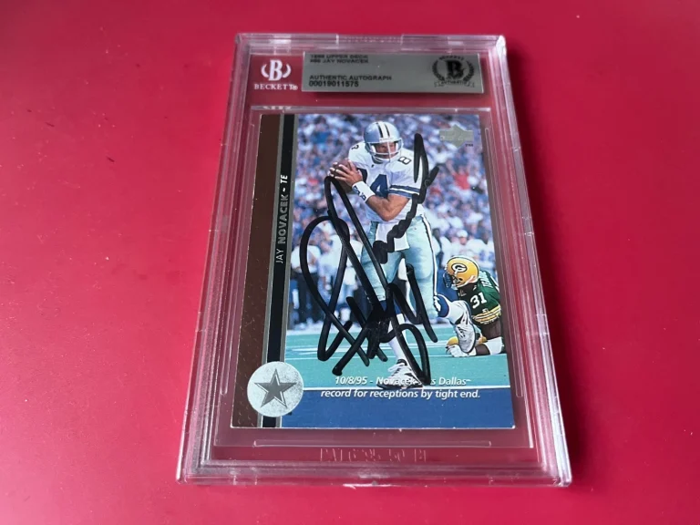 Jay Novacek Cowboys NFL 1996 Upper Deck Card Signed Auto Beckett BAS Slabbed