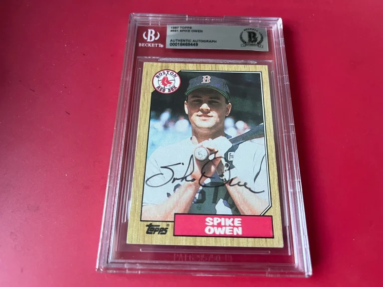 Spike Owen Red Sox MLB 1987 Topps Card Signed Auto Beckett  BAS ENCAPSULATED