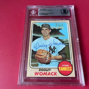 Dooley Womach Yankees MLB 1968 Topps Card Signed Auto Beckett  BAS ENCAPSULATED