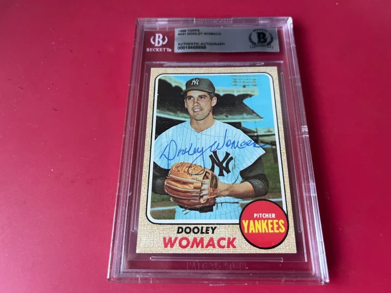 Dooley Womach Yankees MLB 1968 Topps Card Signed Auto Beckett  BAS ENCAPSULATED