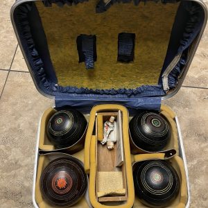 4 VINTAGE HENSELITE 3 1975 SIZE 3 & 1 1977 SIZE 4 LAWN BOWLS ALBA SUPER GRIP