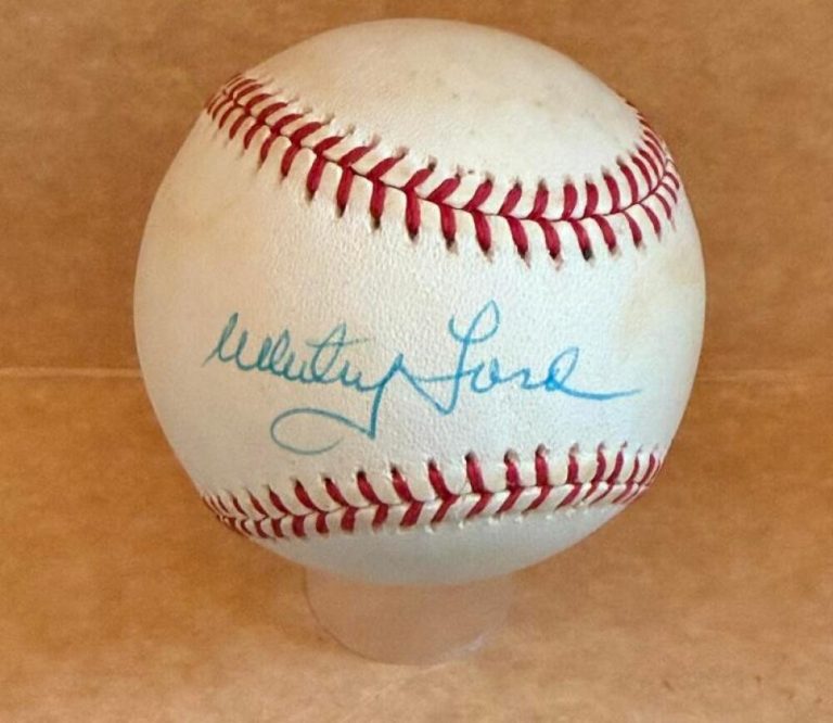WHITEY FORD NY YANKEES SIGNED AUTOGRAPHED A.L. BASEBALL BECKETT AUTH