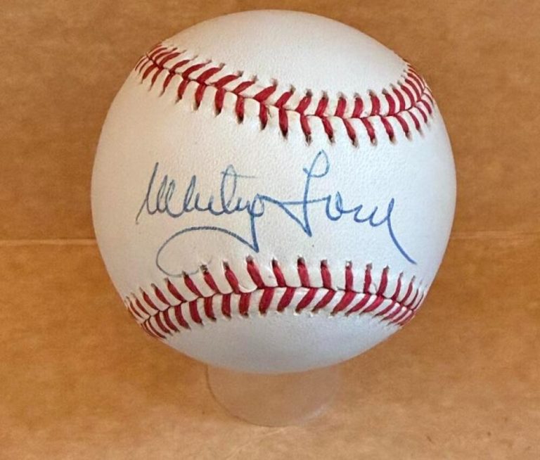WHITEY FORD NY YANKEES SIGNED AUTOGRAPHED A.L. BASEBALL BECKETT AUTH