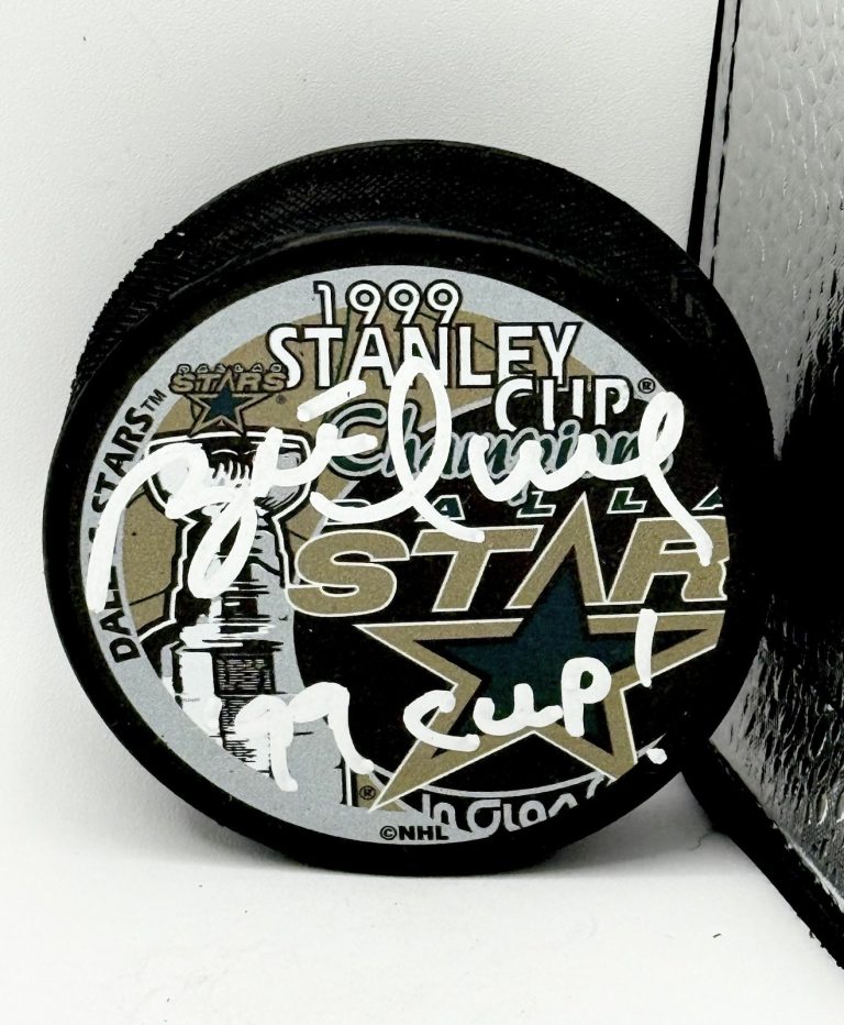 Brett Hull signed Dallas Stars Stanley Cup Champs Puck W/ 99 Cup Beckett Witn