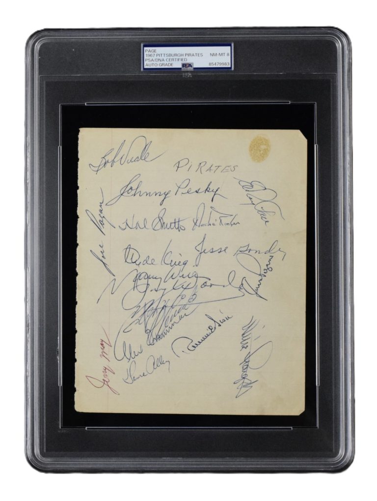 Roberto Clemente Signed 1967 Pittsburgh Pirates 5x7 Album Page PSA PSA/DNA NM 8
