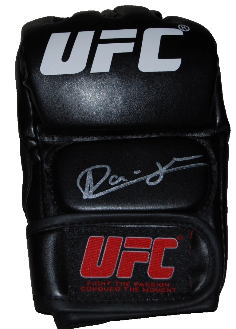 ALEXANDRE PANTOJA signed (UFC) The Cannibal MMA Fighting glove BECKETT BV10195