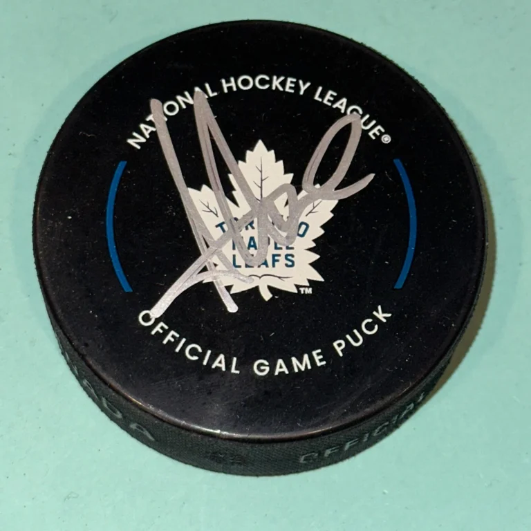AUSTON MATTHEWS Signed Toronto MAPLE LEAFS Official GAME Puck Beckett (BAS)