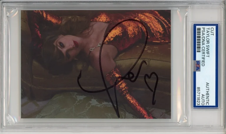 SIGNED TAYLOR SWIFT LIFE OF A SHOWGIRL UNIQUE SEXY PICTURE PSA DNA COA AUTOGRAPH