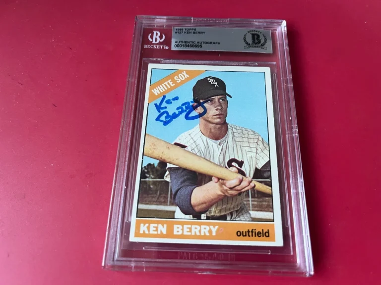 Ken Berry White Sox MLB 1966 Topps Card Signed Auto Beckett  BAS ENCAPSULATED