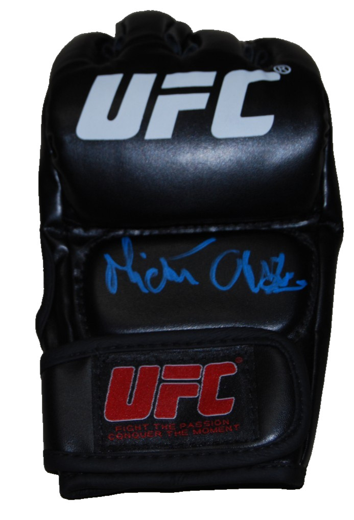 MICHAEL OLEKSIEJCZUK signed (UFC) Polish MMA Fighting glove BECKETT BAS BV10345