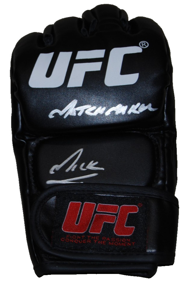 MICK MAYNARD signed (UFC) Matchmaker MMA Fighting glove BECKETT BAS BV10347