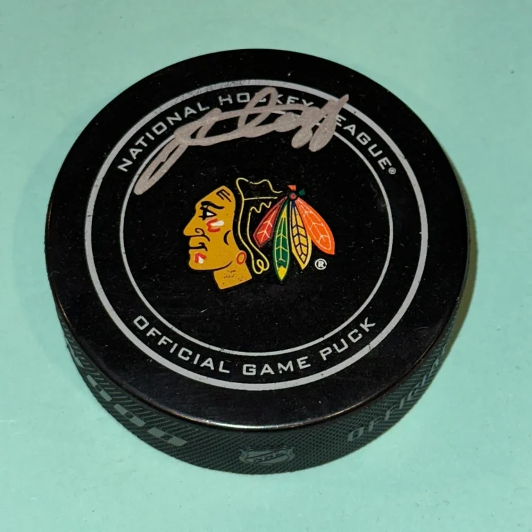PATRICK KANE Signed Chicago BLACKHAWKS Official GAME Puck Beckett (BAS)