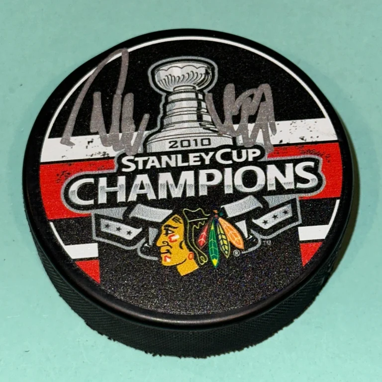 ANTTI NIEMI Signed BLACKHAWKS 2010 STANLEY CUP CHAMPS Puck Beckett (BAS)