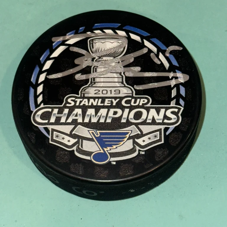 ROBERT THOMAS Signed 2019 STANLEY CUP CHAMPS Puck Beckett (BAS)