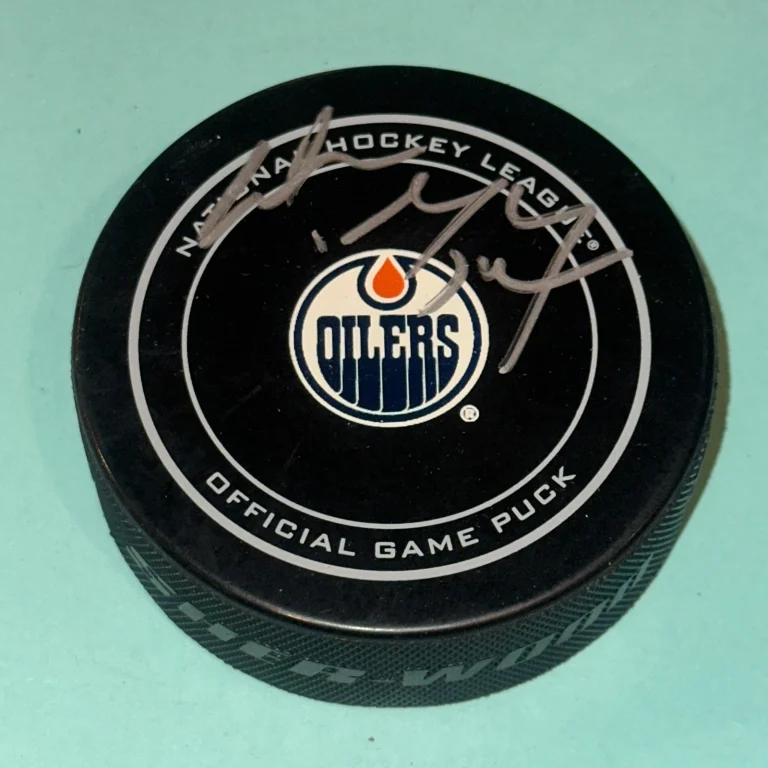 WAYNE GRETZKY Signed Edmonton OILERS Official GAME Puck w/ Beckett (BAS) LOA