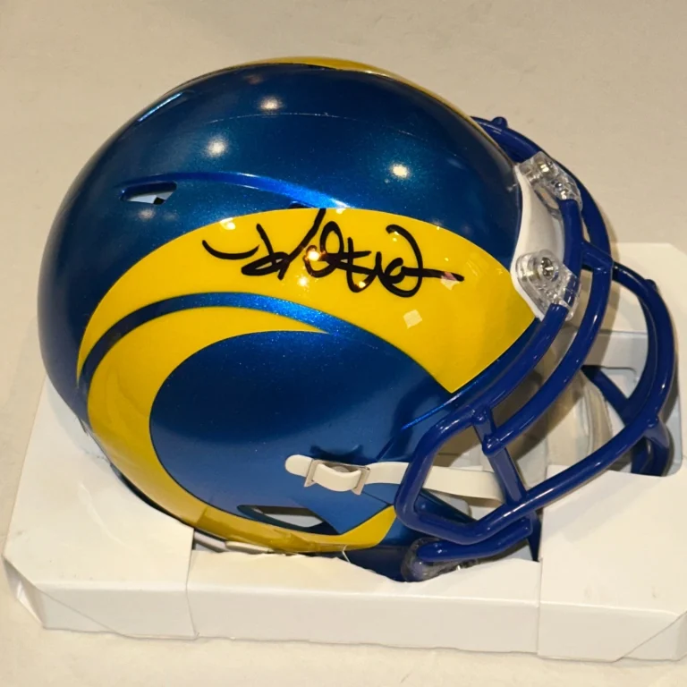 KURT WARNER Signed St. Louis RAMS Mini-helmet Beckett Authenticated (BAS)