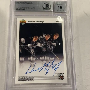 WAYNE GRETZKY Signed 1991-92 UPPER DECK Card #437 Beckett BAS Auto Graded 10
