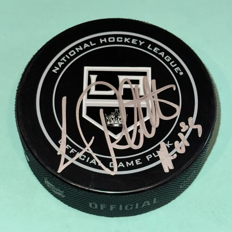 LUC ROBITAILLE Signed Los Angeles KINGS Official GAME Puck Beckett Auth BAS